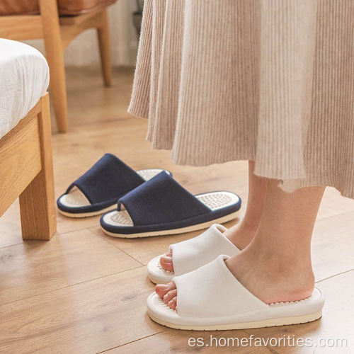 Sandalias silenciosas del dormitorio del hogar del verano